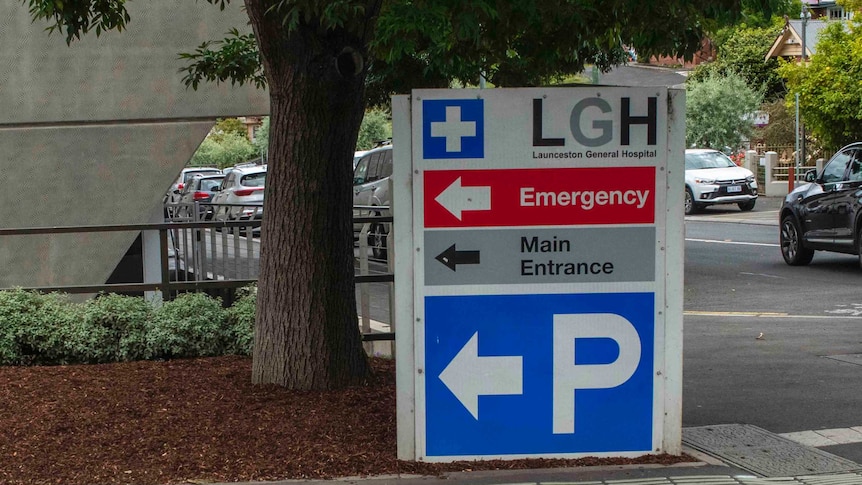 A sign pointing to the emergency entrance of the Launceston General Hospital