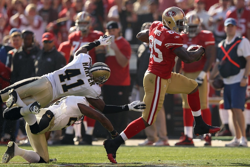 Tight end Vernon Davis produced a match-winning performance at Candlestick Park.