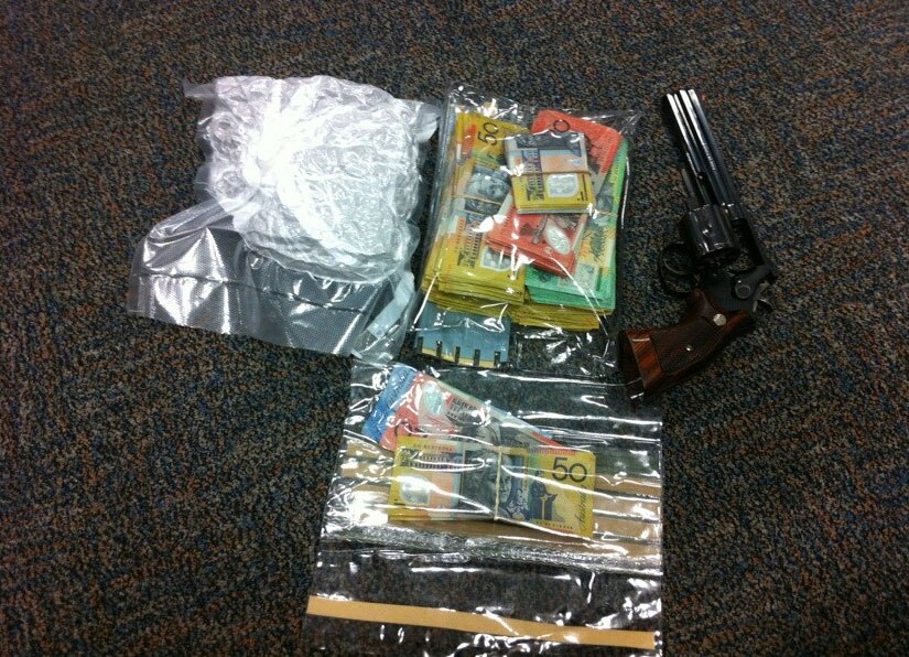 Drugs and cash found in police bikie raids - ABC News