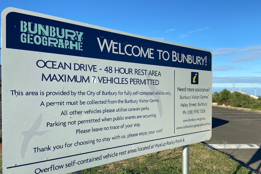 A sign says Welcome to Bunbury - Ocean Drive - Maximum 7 vehicles permitted