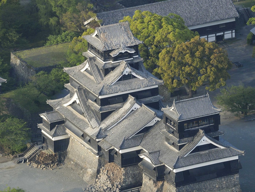 Damage to Kumamoto Castle.