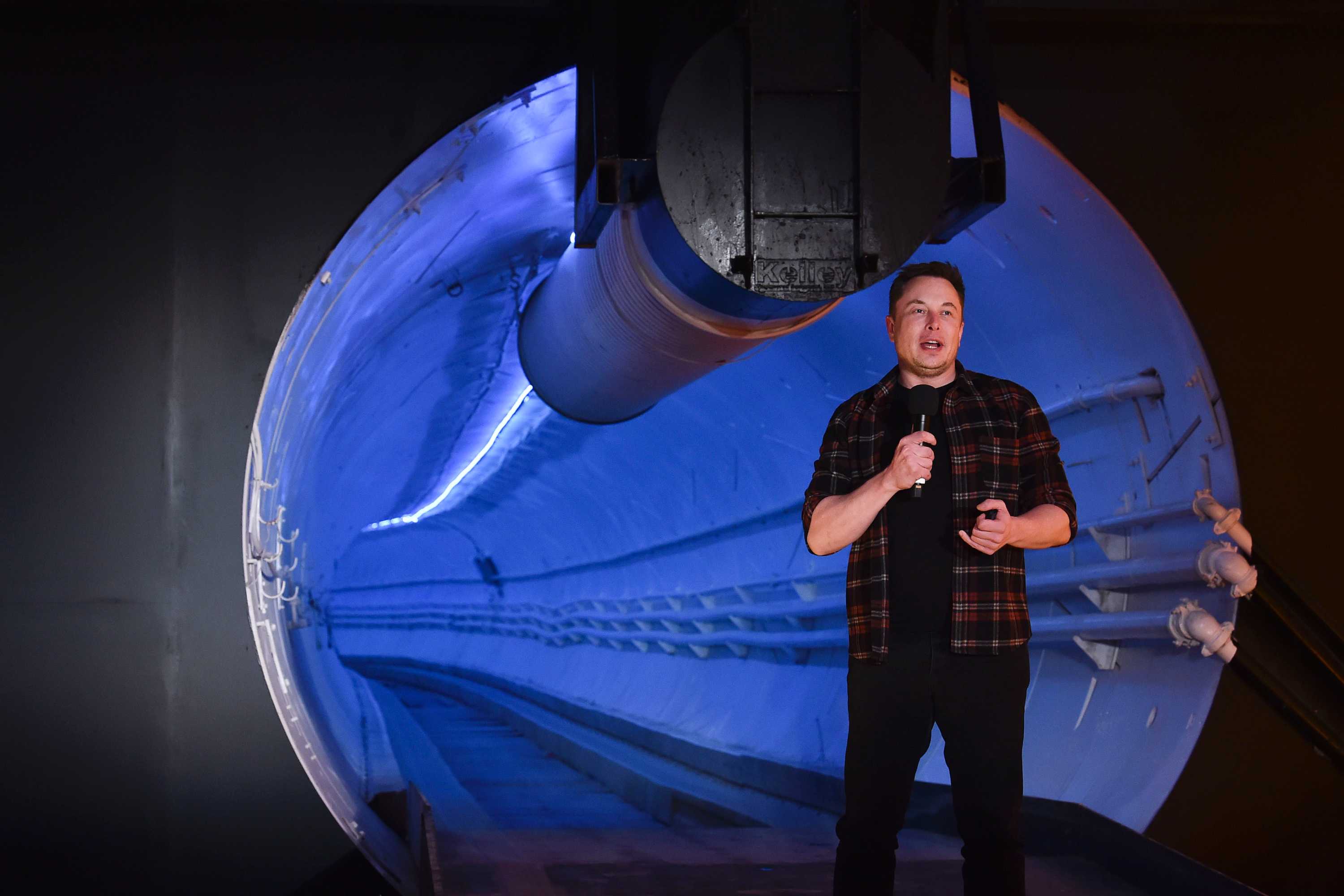Elon Musk bores transit tunnel in bid to end LA traffic congestion - ABC News