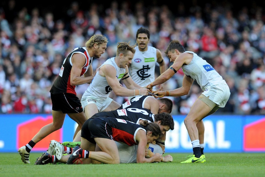 St Kilda and Carlton engage in a good old fashioned stink