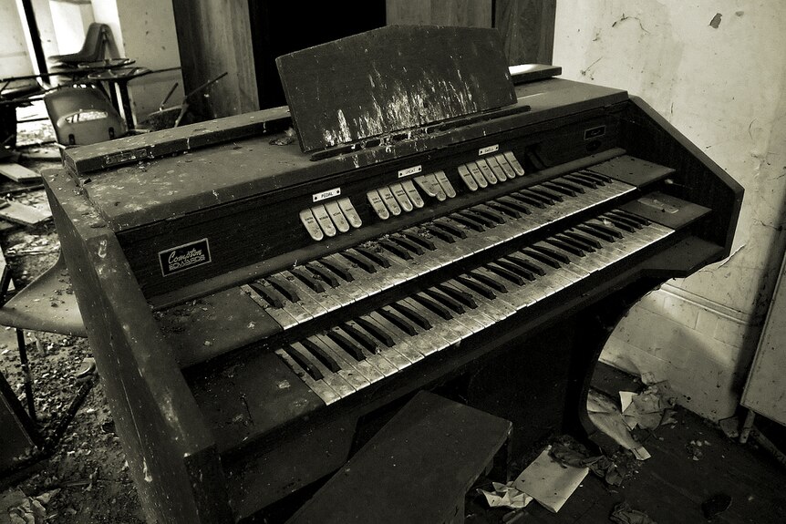 Rusted organ