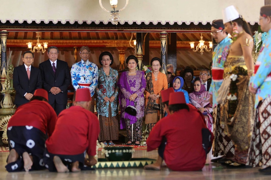 Indonesian President Susilo Bambang Yudhoyono with Yogyakarta Sultan Hamengkubuwono X