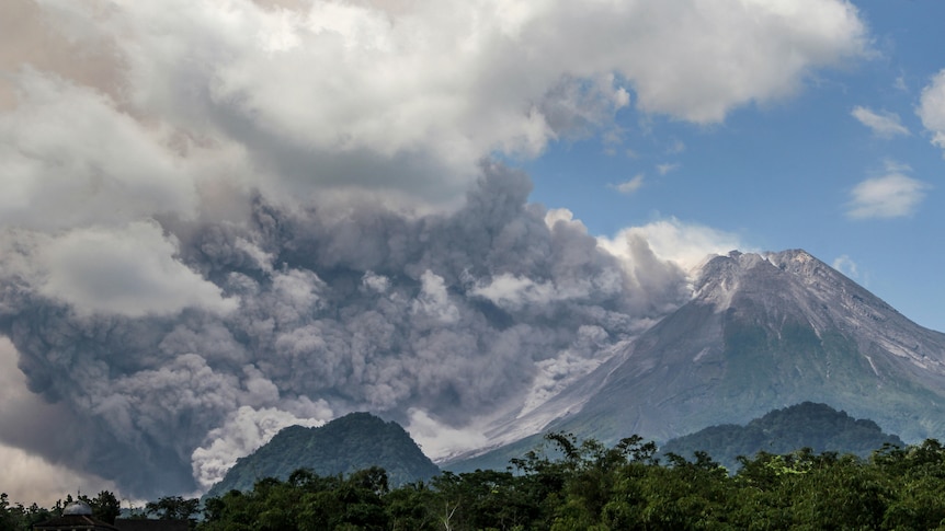 Indonesia's Marapi volcano erupts for the second day, halting search for 12  missing climbers - WTOP News