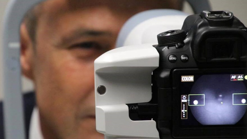 Health Minister Roger Cook getting his eye scanned by new technology that can detect diabetic retinopathy.