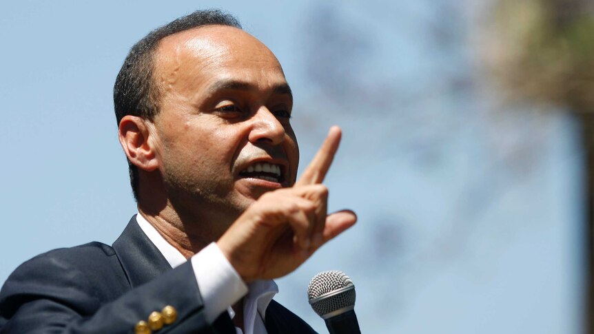 Luis V Gutierrez