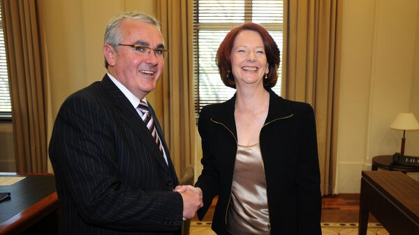 Andrew Wilkie meets Julia Gillard, August 28, 2010 (Joe Castro, AAP)