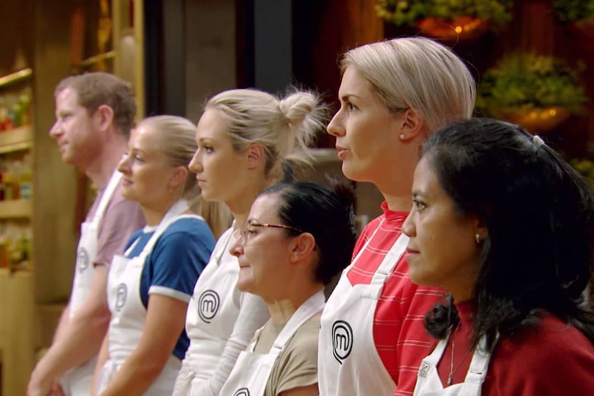 Tati Carlin (kanan) bersama peserta Masterchef Australia 2019 lainnya.