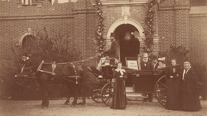 Faithfull family members with the landau in front of Springfield homestead, 1895