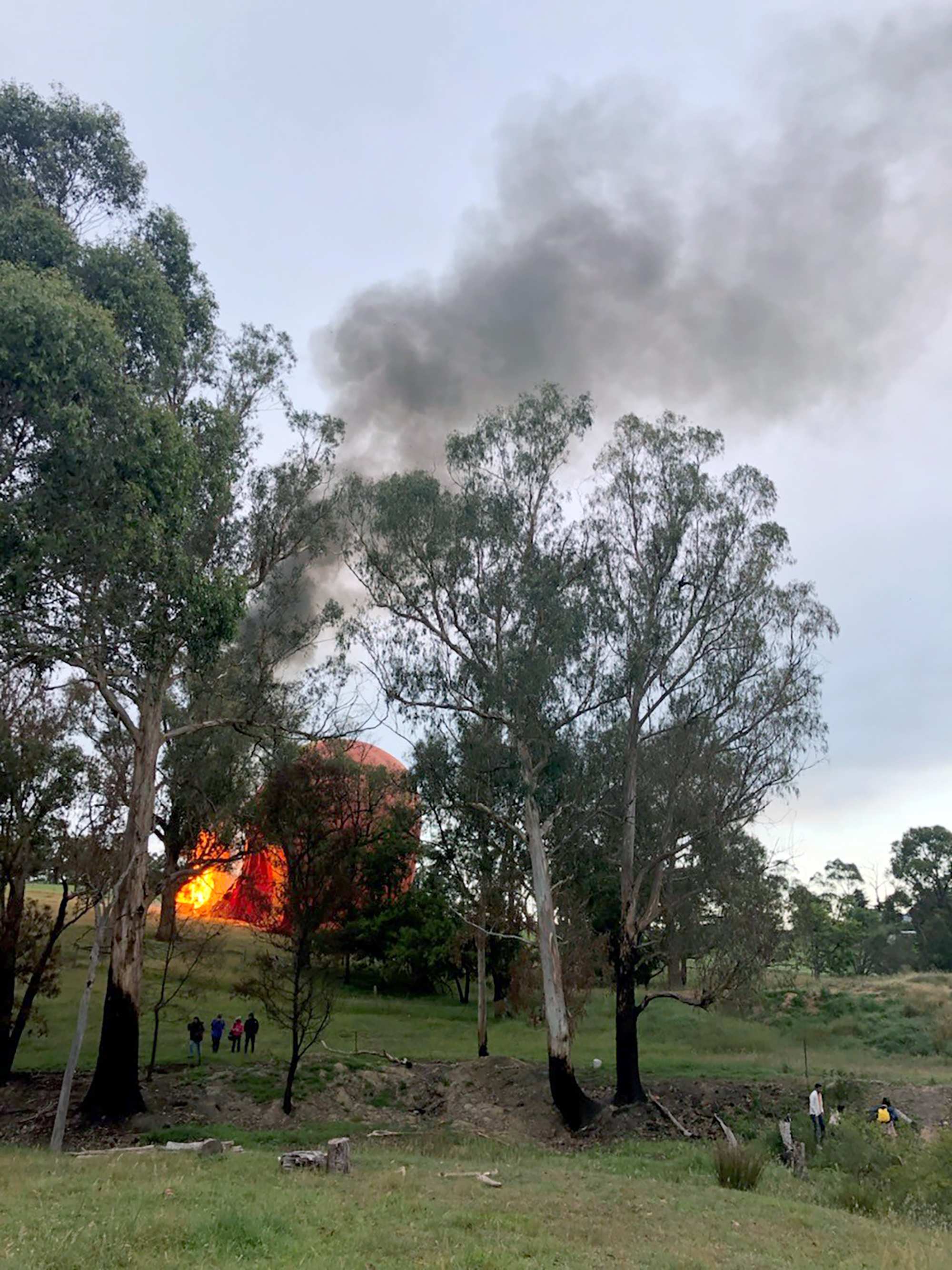 Hot air balloon catches fire over Yarra Valley, east of Melbourne - ABC News