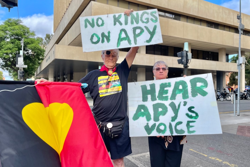 Demonstrators Roddy and Christina Emblem outside Adelaide's Wakefield House.