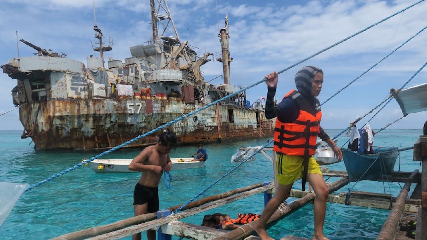 Kalayaan activists deliver supplies to marines