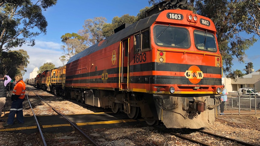 A GWA train has stopped in Cummins to say goodbye