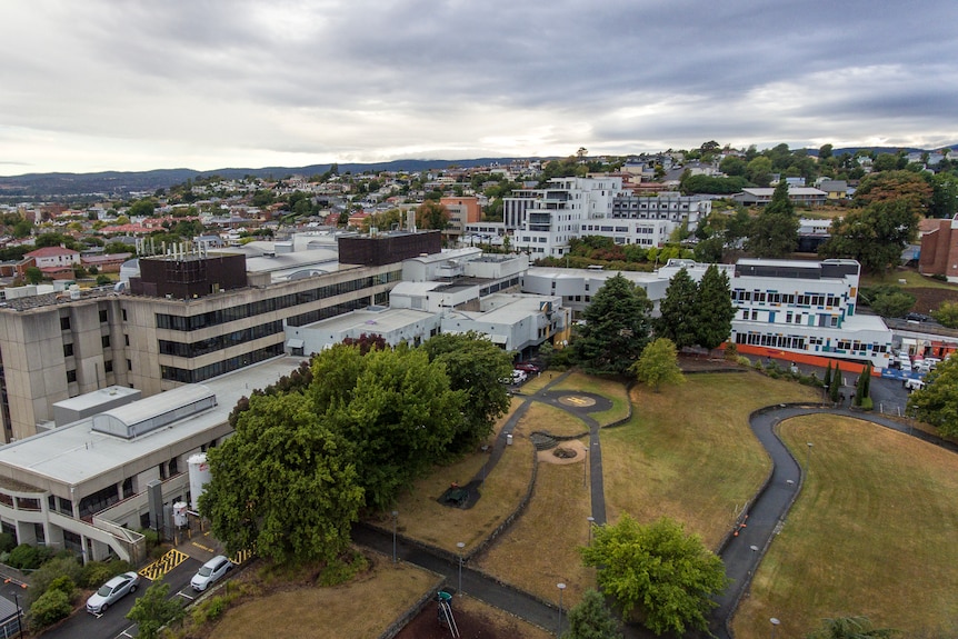 Photo prise par un drone de l'hôpital général de Launceston.