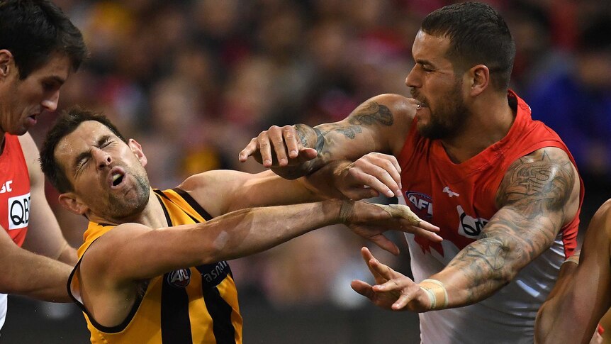 Buddy Franklin clashes with Luke Hodge