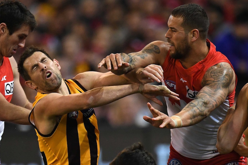 Buddy Franklin clashes with Luke Hodge
