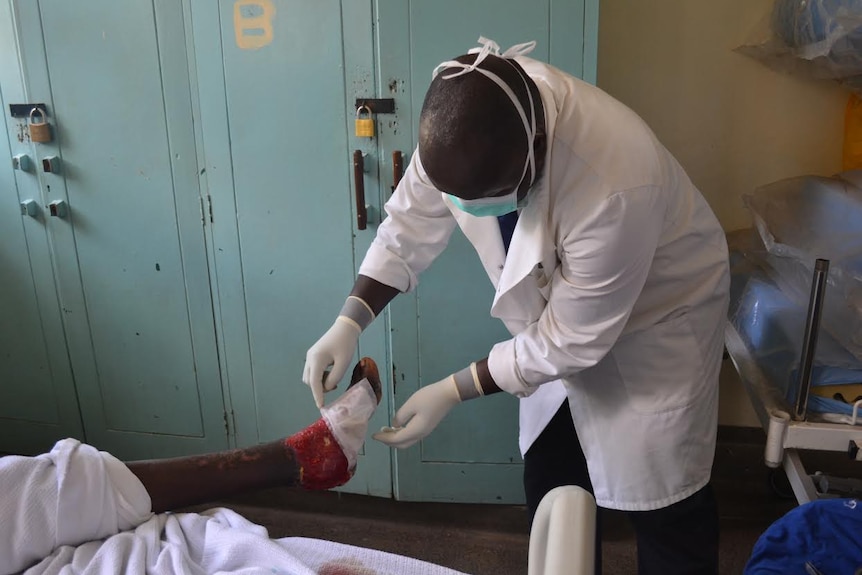 Kenyan doctor practices maggot debridement therapy