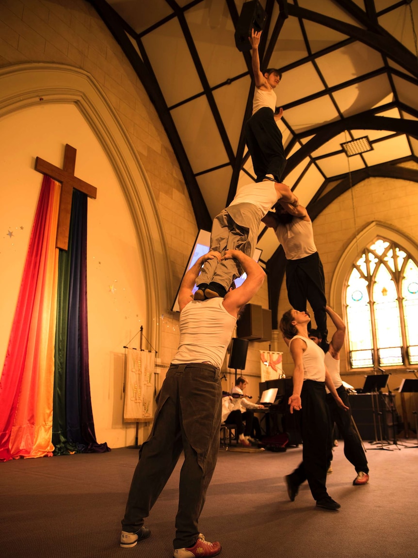 Cirque Alfonse perform in the Church of the Trinity