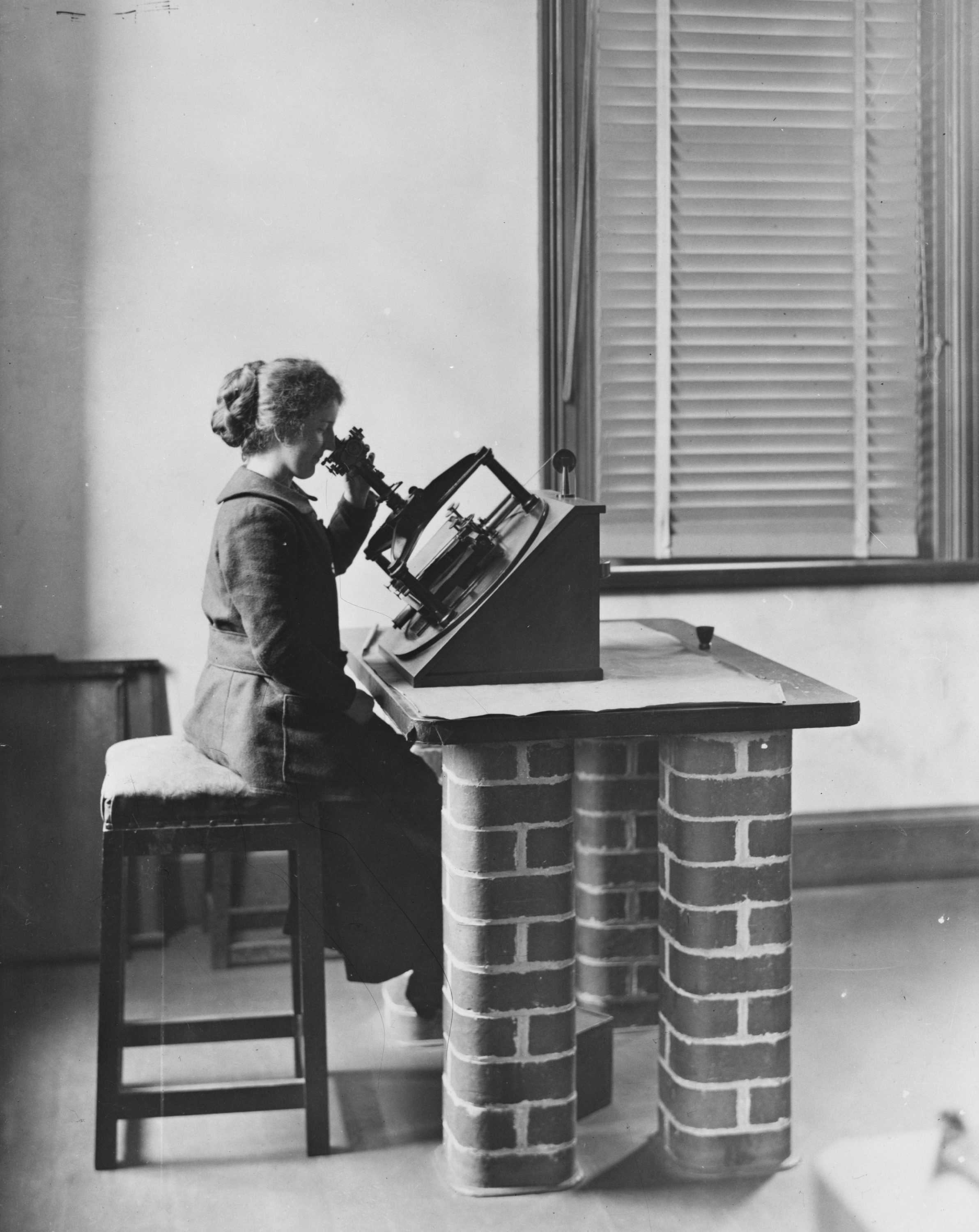 cover of episode The Ladies' Log: Who (not what) were the first computers?