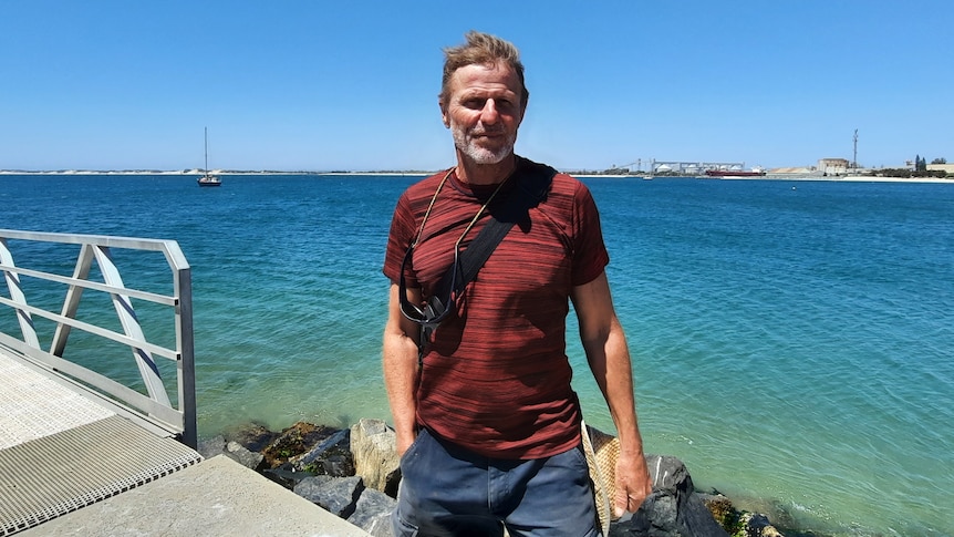 Sailor Ralph Bender with his boat in Koombana Bay. 2024-01-29 08:01:00