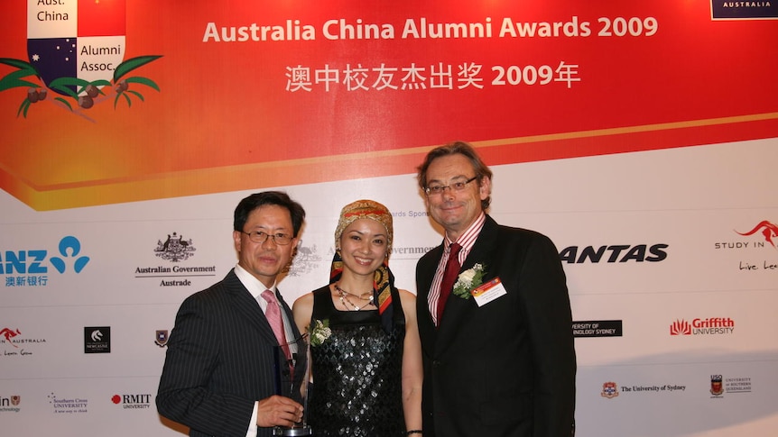 Matthew Ng, arrested in China on Nov 25, 2010, poses with Nikki Chow and another man in 2009. (www.austchinaalumni.com)