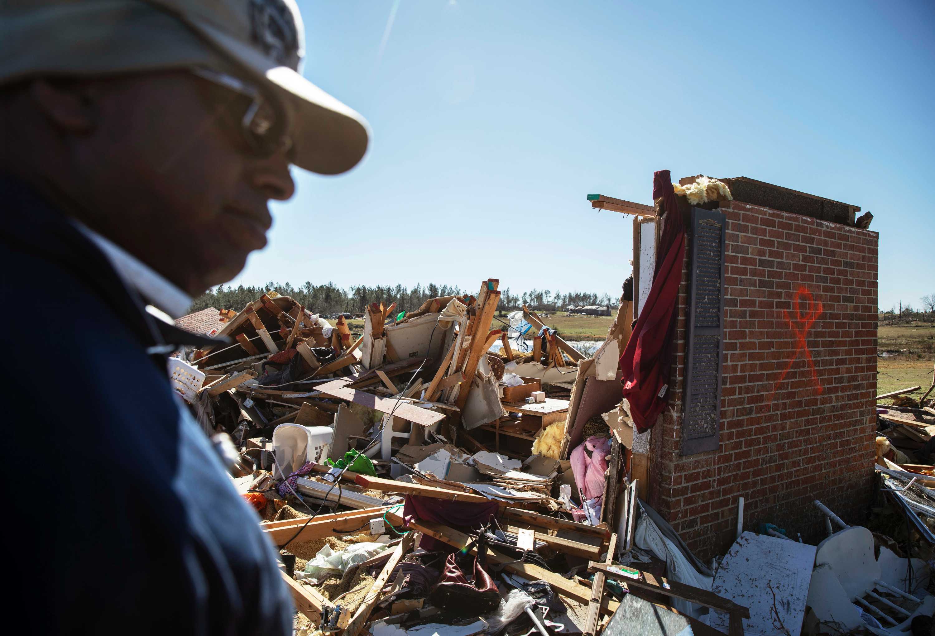 Alabama tornado kills 10 members of the same family - ABC News