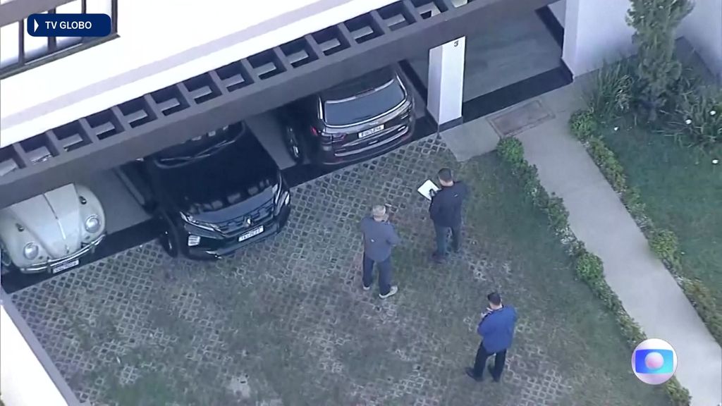 Police Search Bolsonaro Home but Find No Weapons