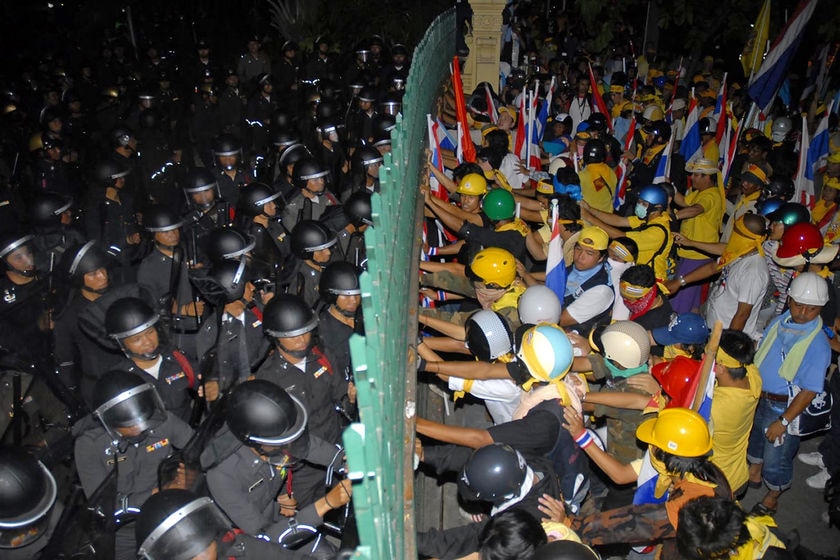 Thai protesters clash with police