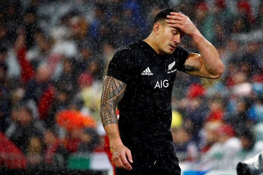 Sonny Bill Williams leaves the field after red card