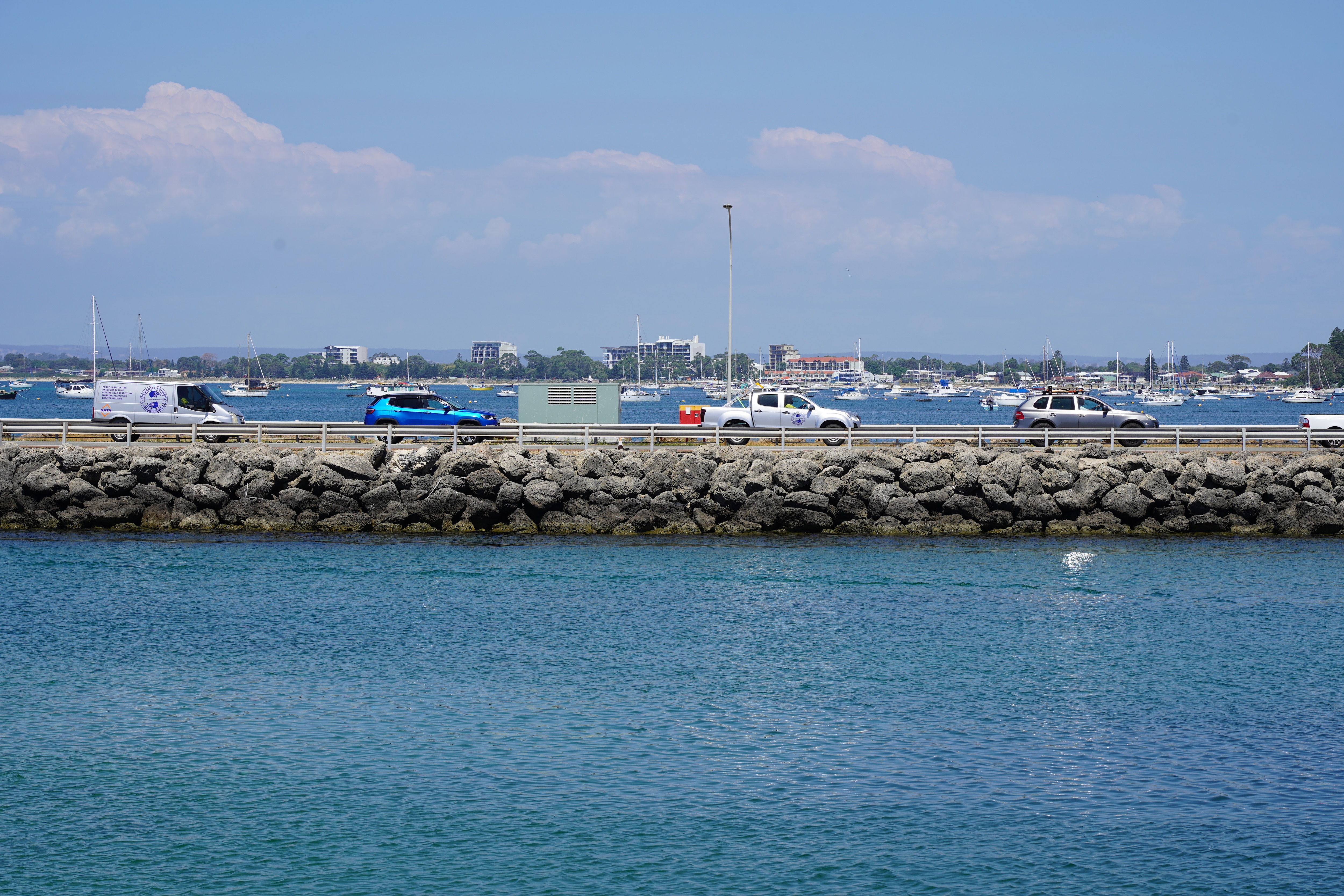 Imagens representando férias de verão na praia em Rockingham