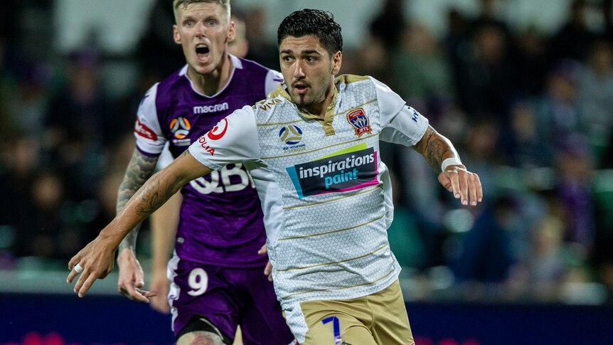 Dimi Petratos runs with the ball at his feet