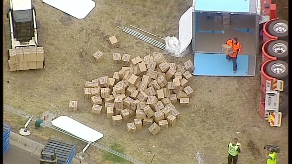 Chicken nugget truck crashes on Hume Freeway in Melbourne's Epping