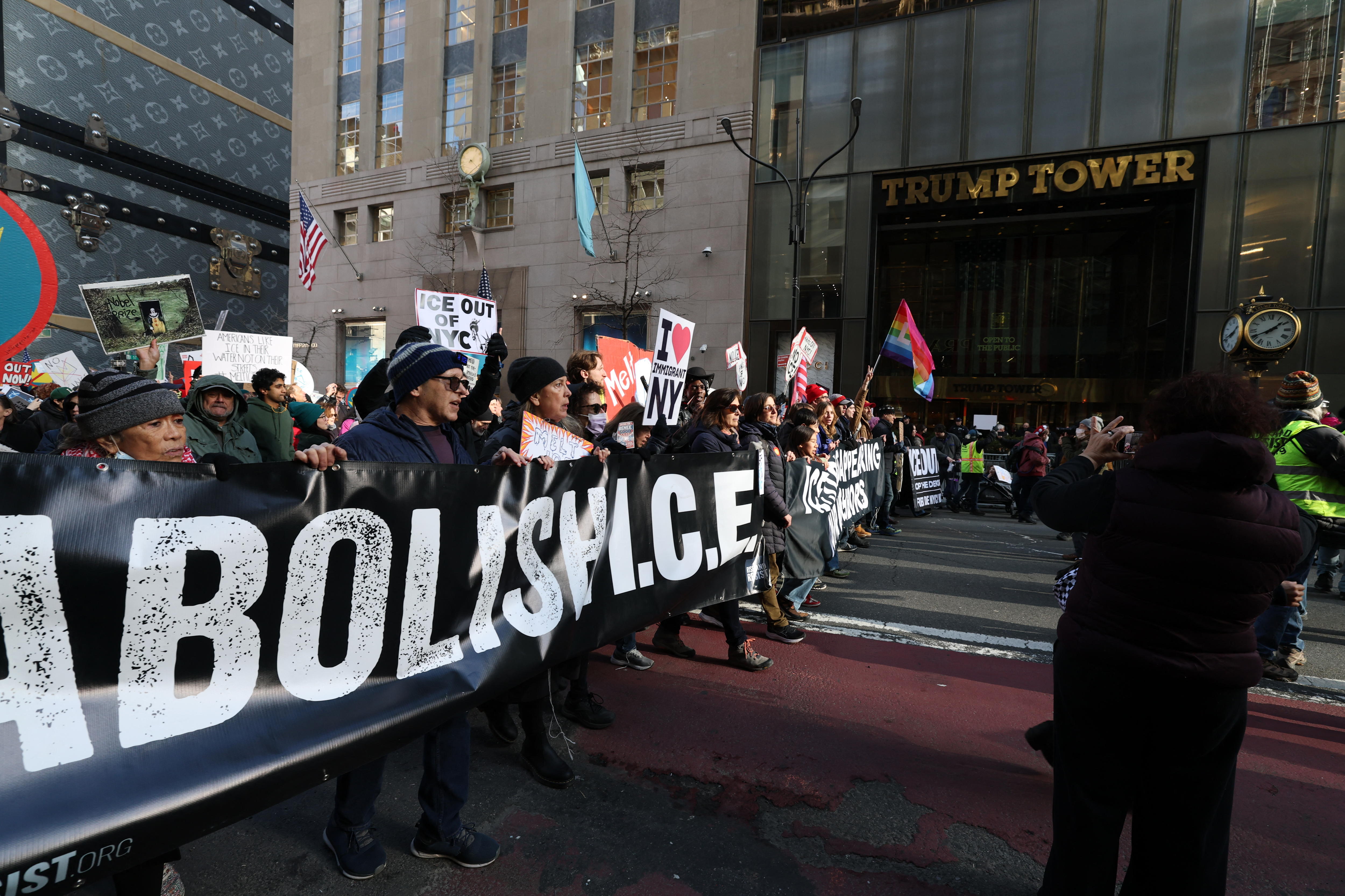 Trump admin sending more agents to Minneapolis despite outrage over fatal shooting