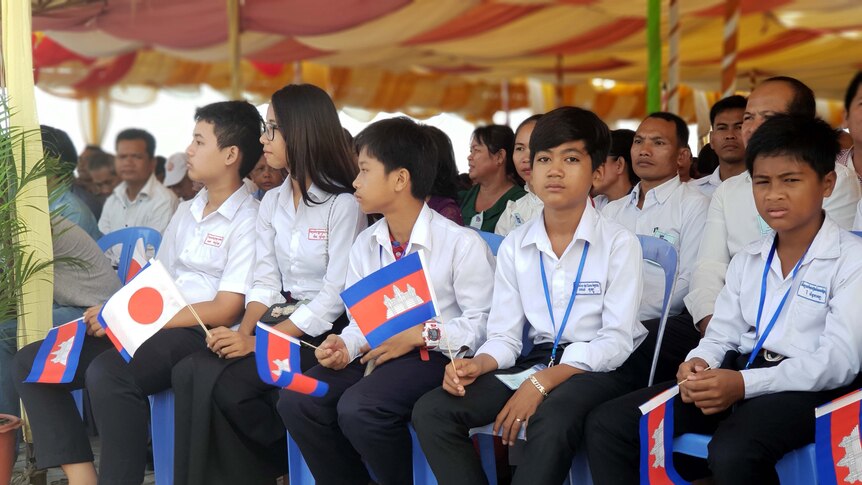 Children at a rally for Hun Sen