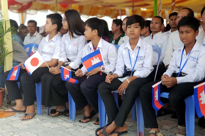 Children at a rally for Hun Sen