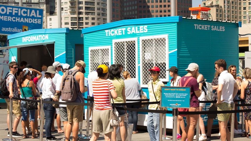 Tennis fans line up for Australian Open tickets