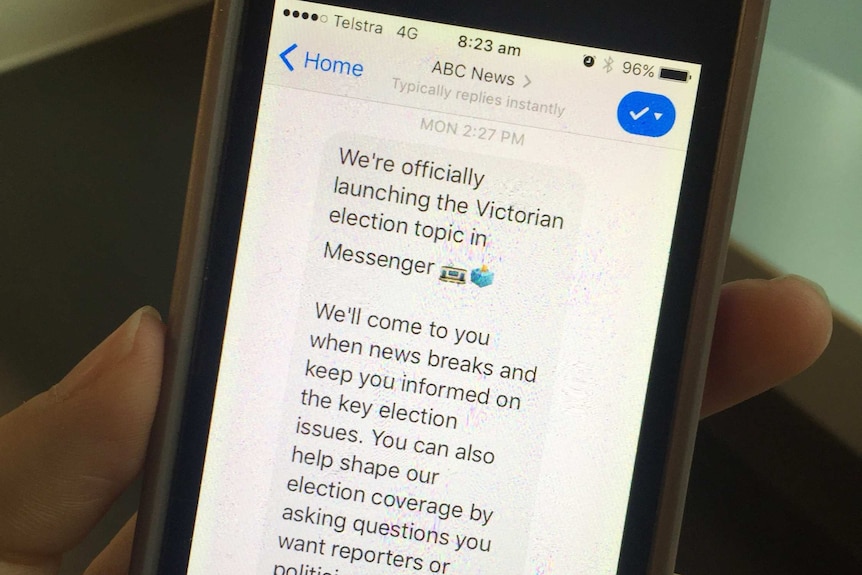 A mobile phone receives an alert from ABC News on Messenger, encouraging them to sign up for Victorian election alerts.