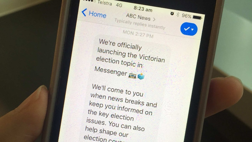 A mobile phone receives an alert from ABC News on Messenger, encouraging them to sign up for Victorian election alerts.