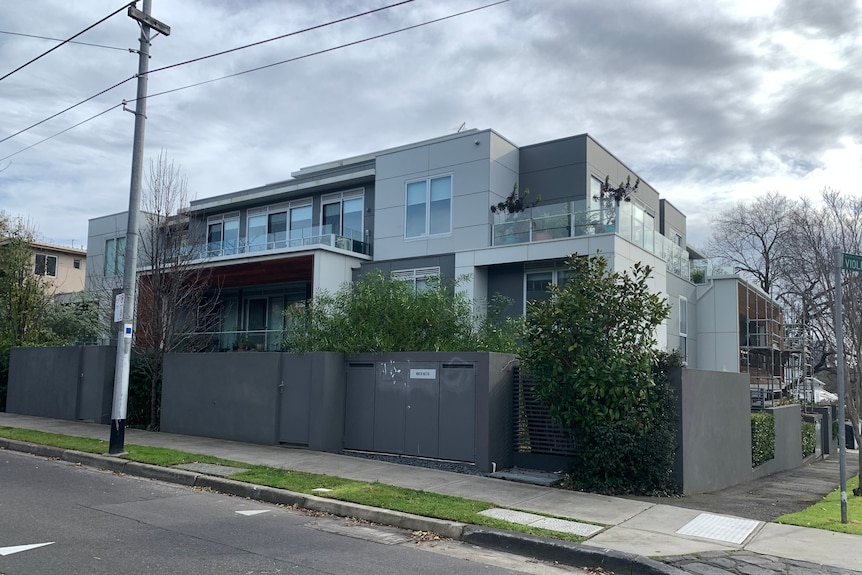 Apartment complex on Riversdale Rd, Hawthorn.