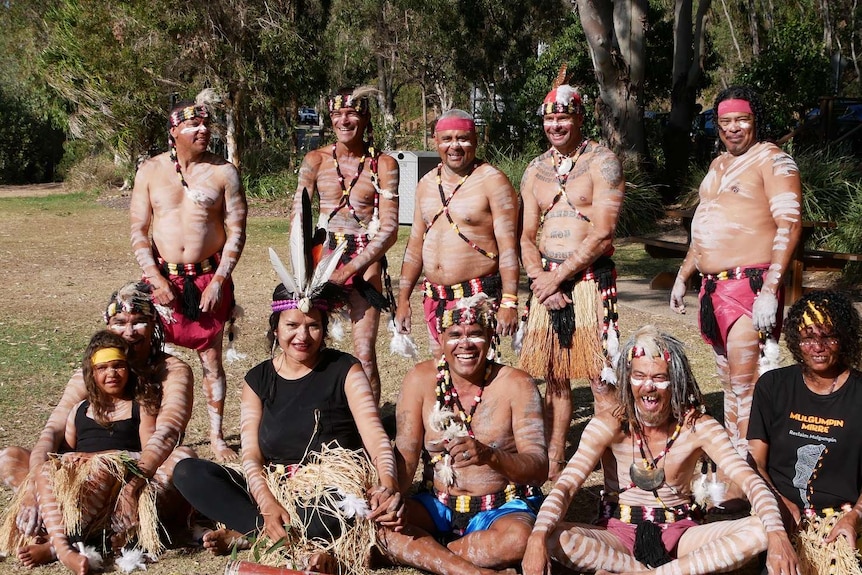 traditional australian aboriginal clothing