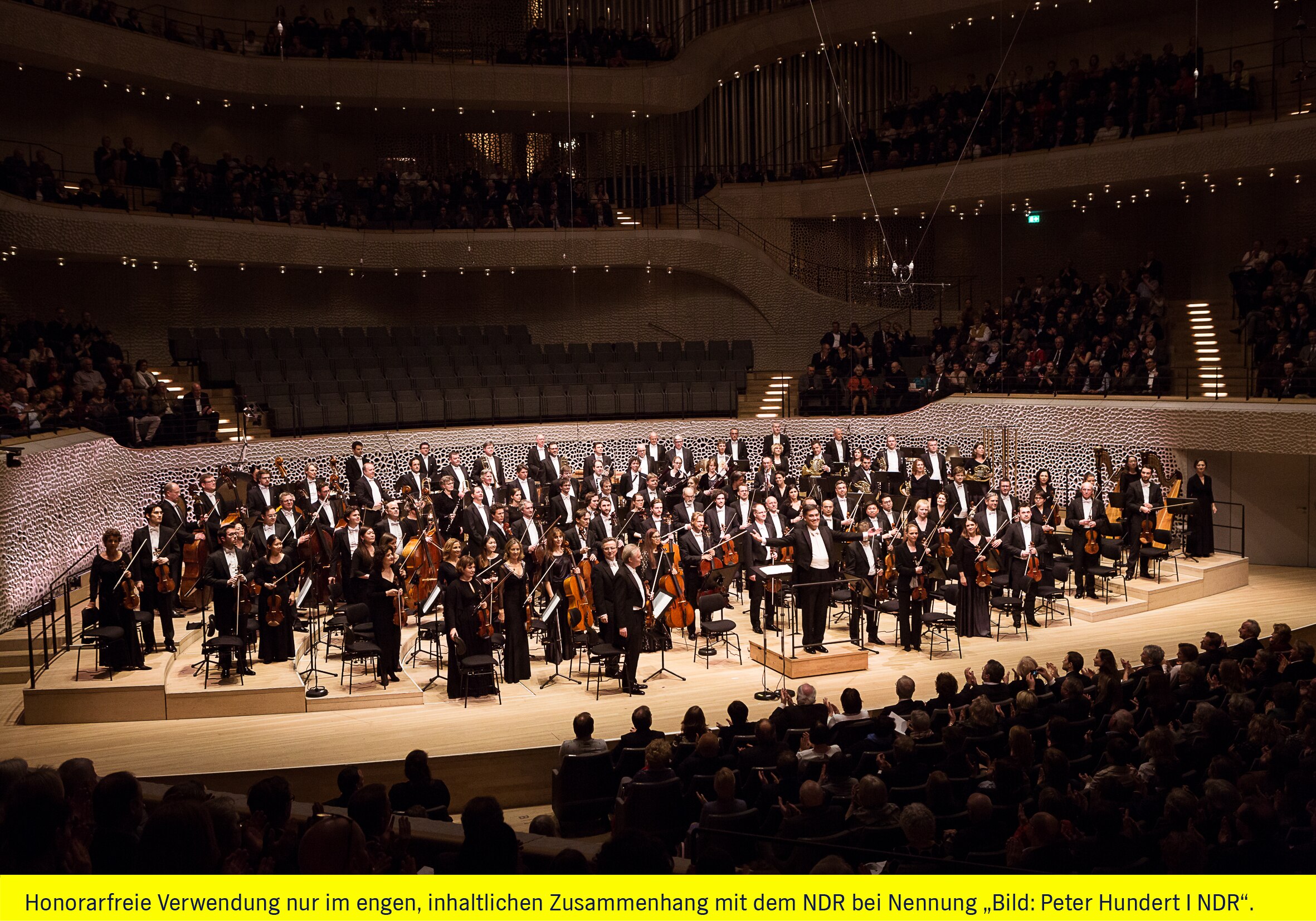 Orchestra with chief conductor VII © Peter Hundert I NDR
