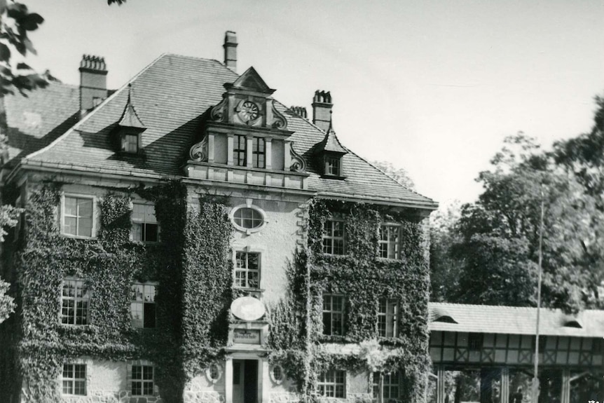 A black and white image of a German mansion