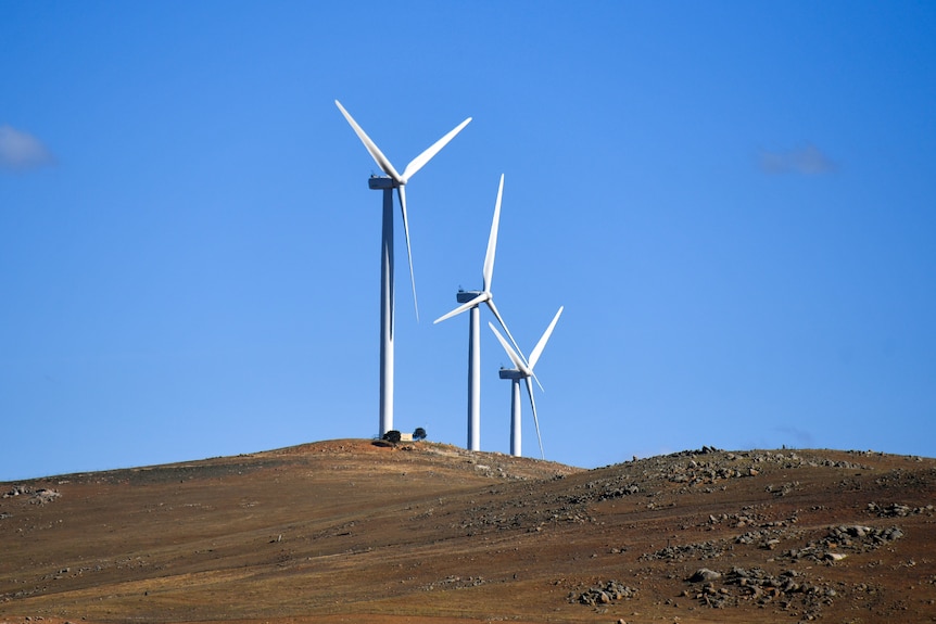 Éoliennes massives dans un cadre rural