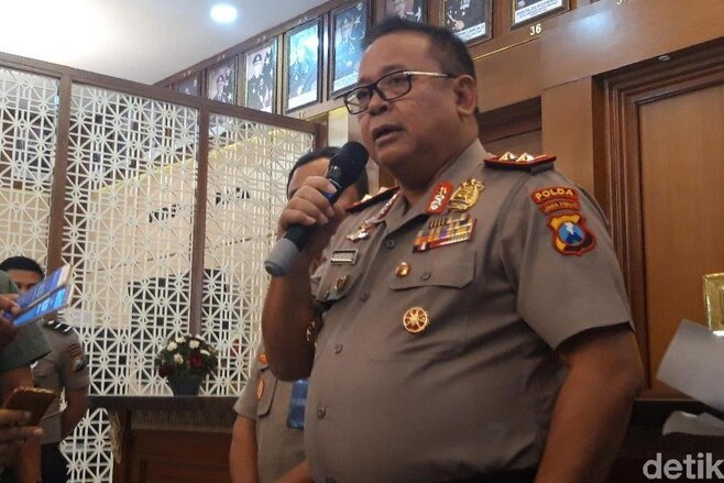 Kepala Kepolisian Daerah Jawa Timur, Irjen Luki Hermawan, dalam konferensi pers terkait status Veronica Koman.
