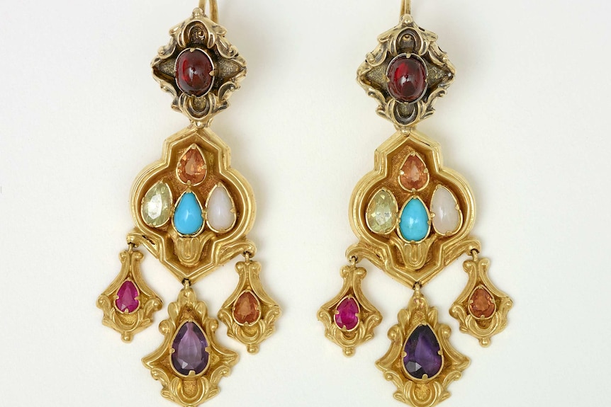 Royal opal earrings to be displayed in Adelaide
