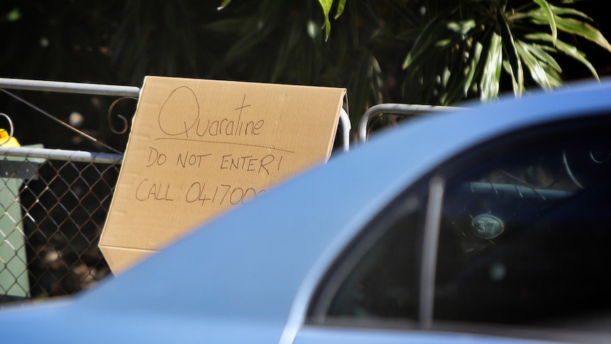 Handwritten 'quarantine' sign on fence in Brisbane amid COVID-19 schools outbreak
