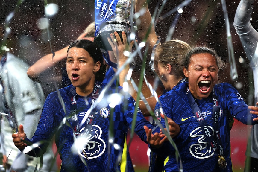 Sam Kerr and teammates celebrate their victory.