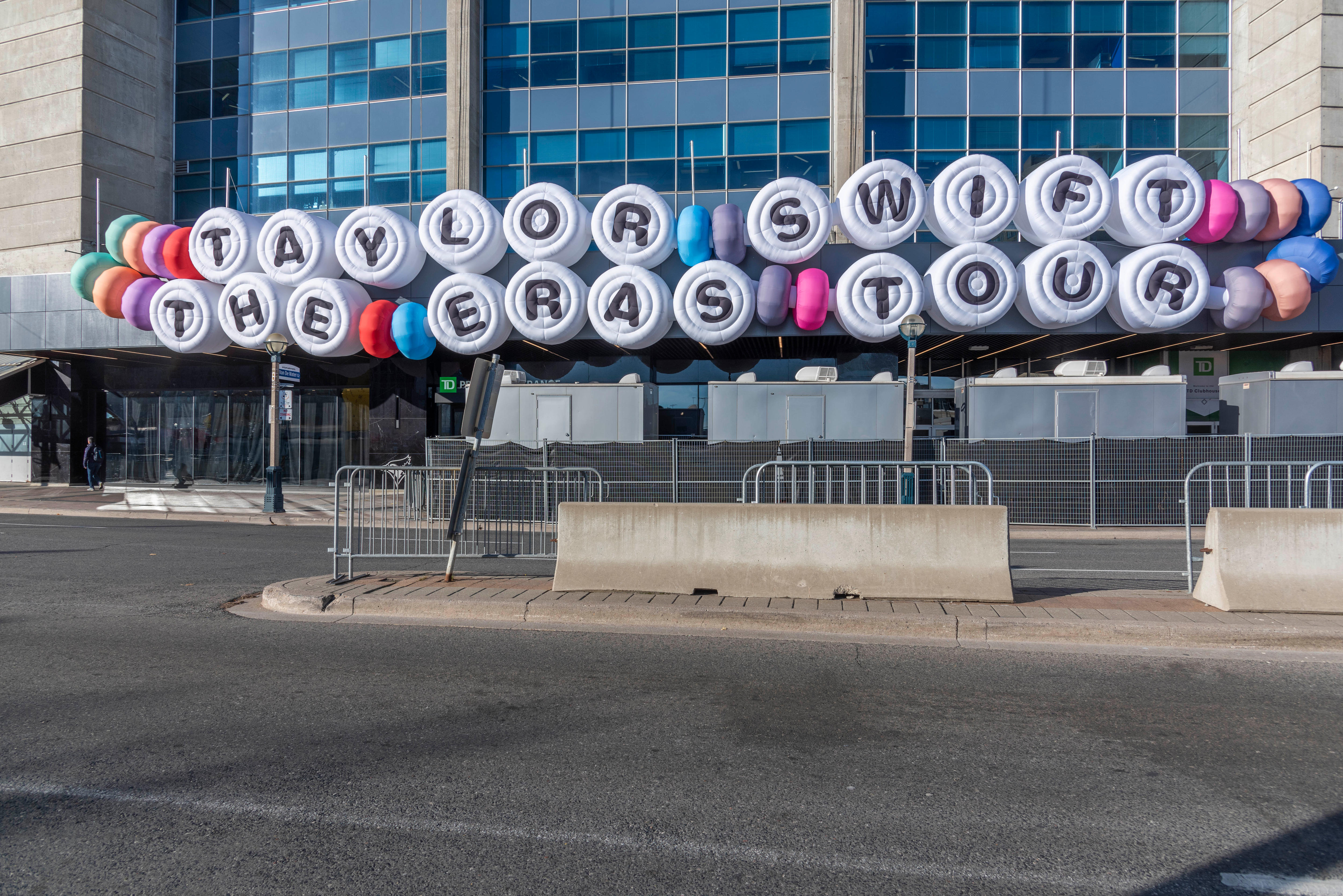 Taylor Swift friendship braclet 